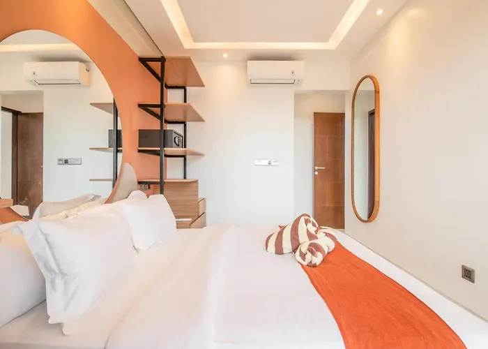 Opulent 6 Bedroom In Canggu, 300M To Cafe Del Mar