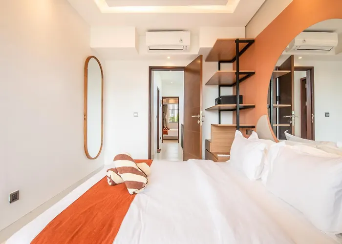 Ferienhaus Opulent 6 Bedroom In Canggu, 300M To Cafe Del Mar *