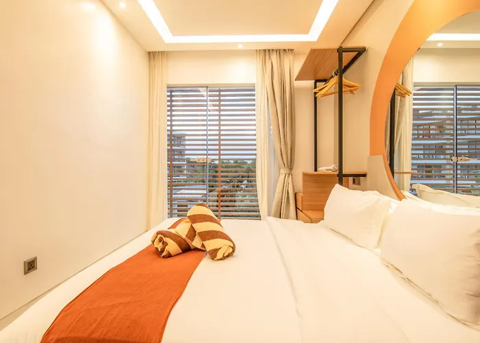 Ferienhaus Opulent 6 Bedroom In Canggu, 300M To Cafe Del Mar Canggu