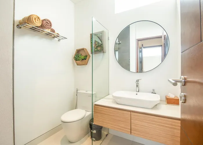 Opulent 6 Bedroom In Canggu, 300M To Cafe Del Mar Ferienhaus *