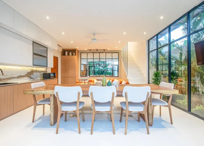 Opulent 6 Bedroom In Canggu, 300M To Cafe Del Mar Ferienhaus