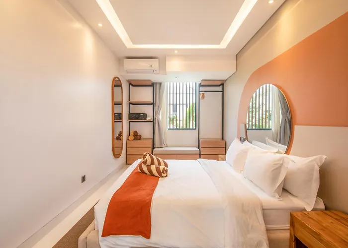 Opulent 6 Bedroom In Canggu, 300M To Cafe Del Mar Ferienhaus Canggu