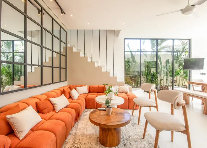 Opulent 6 Bedroom In Canggu, 300M To Cafe Del Mar Ferienhaus