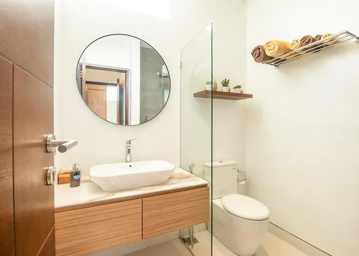 Opulent 6 Bedroom In Canggu, 300M To Cafe Del Mar Ferienhaus *
