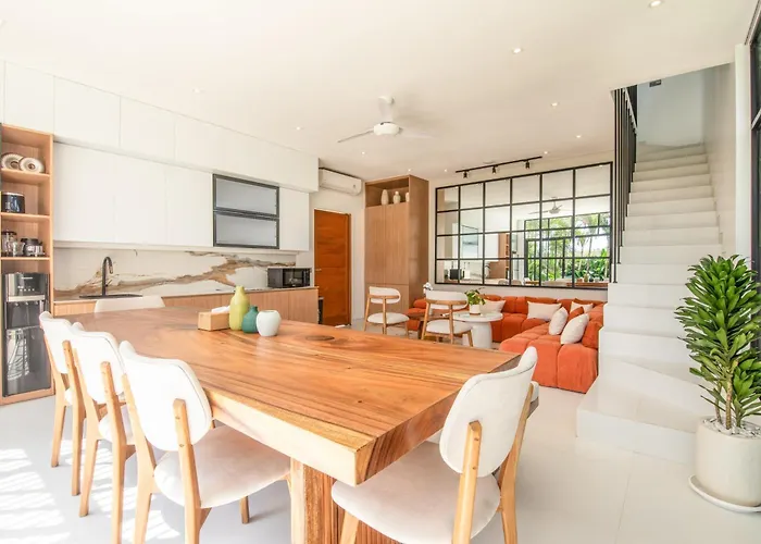 Opulent 6 Bedroom In Canggu, 300M To Cafe Del Mar Ferienhaus