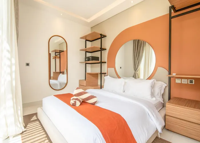 Ferienhaus Opulent 6 Bedroom In Canggu, 300M To Cafe Del Mar *